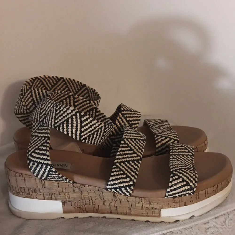 Steve Madden Black & Natural Woven Wedge Sandals - Picture 6 of 6
